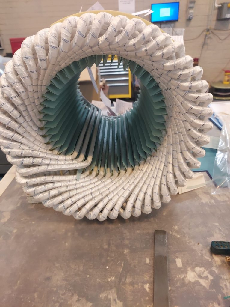 Winding of a bus traction motor